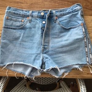 LEVI 501 SHORTS